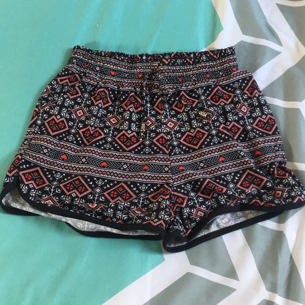 Flowy pattern shorts